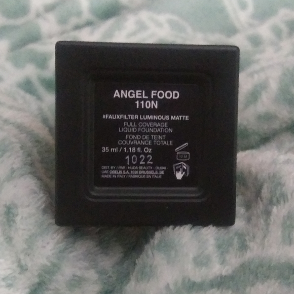 HudaBeauty/NEW Foundation. - Picture 7 of 7